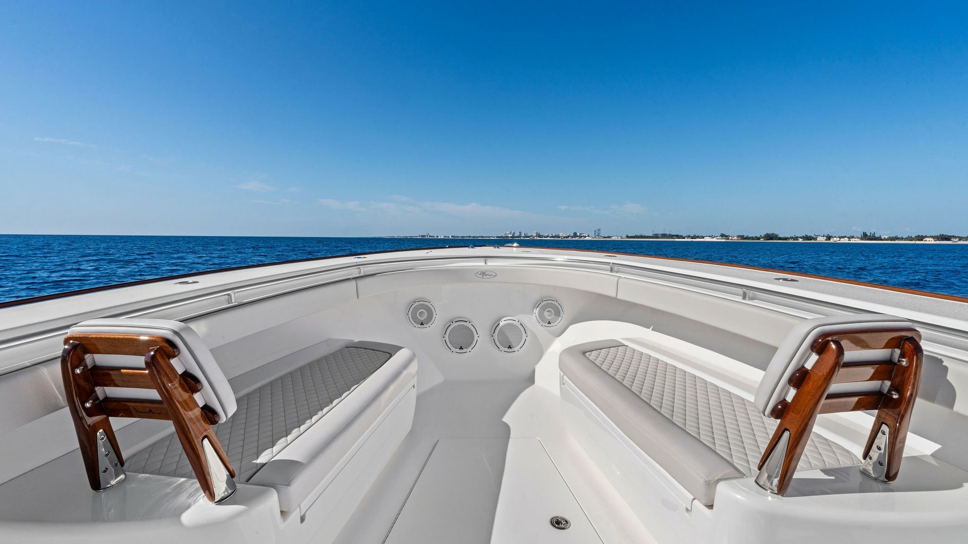 Spacious Bow Seating Area