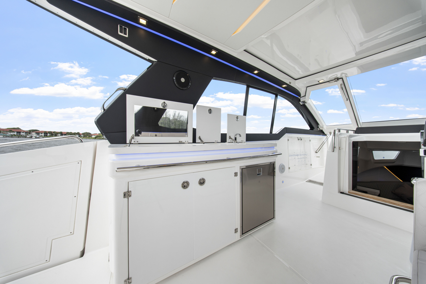 2025 Schaefer 375 HT