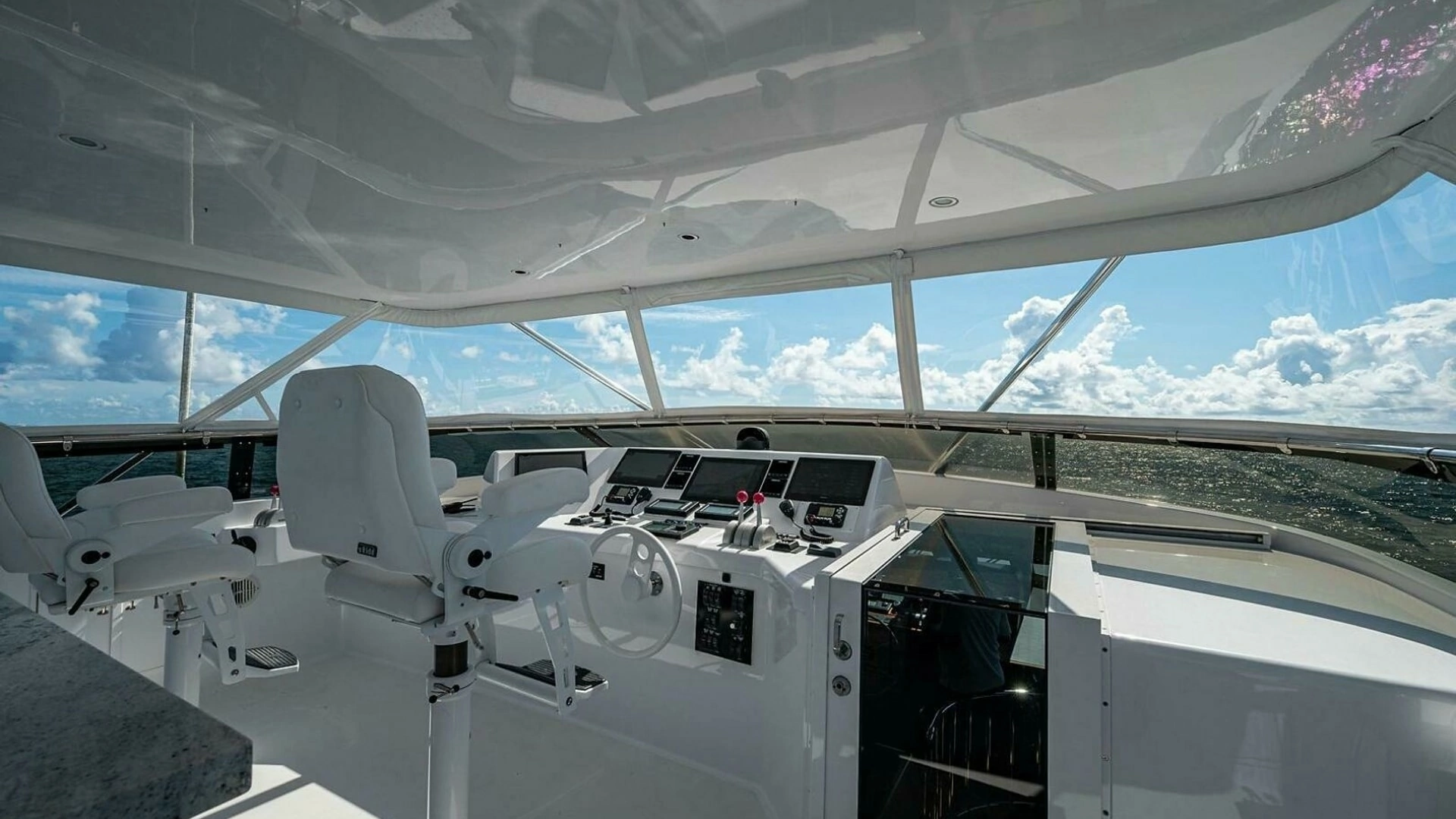 Hatteras 100 Raised Pilothouse Yacht For Sale