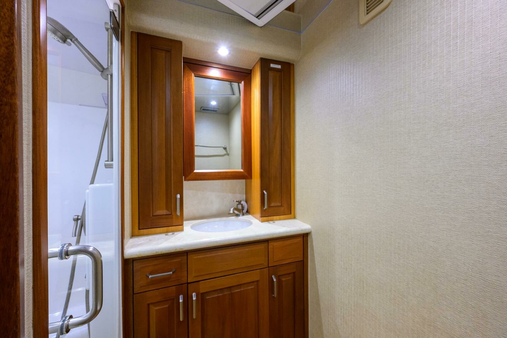 Reelin N Dealin 63ft Hatteras Yacht For Sale