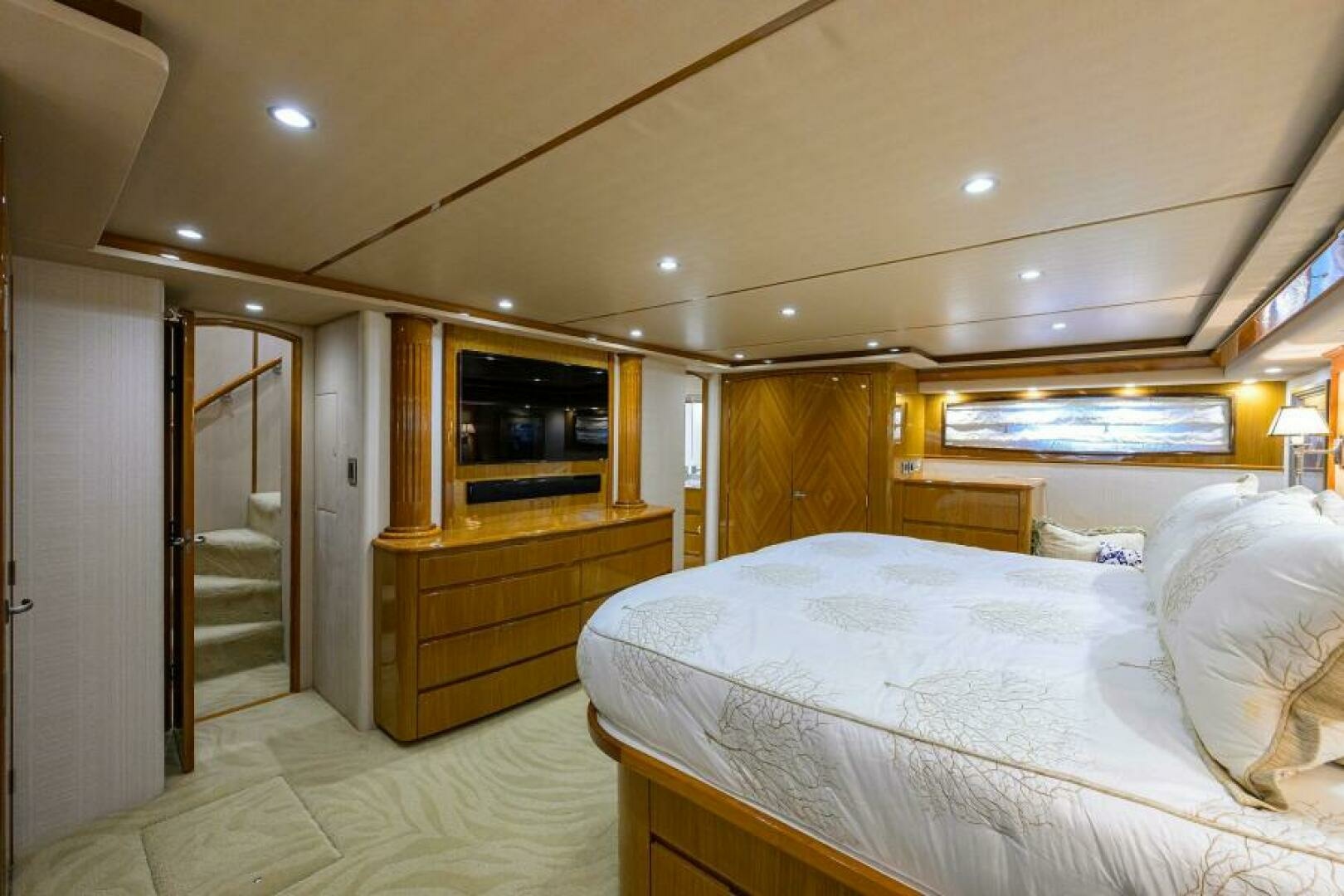 Viking 82 BLU FROG - Master Stateroom