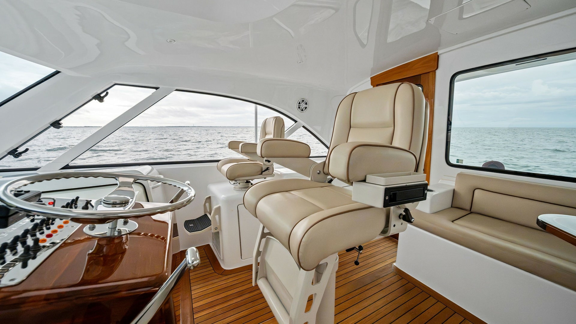 Luxurious Helm Station with Seating