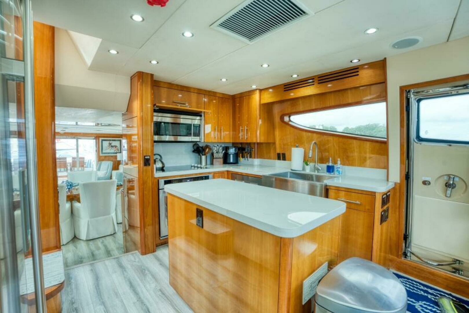 MAJESTIK 80ft Hatteras Yacht For Sale