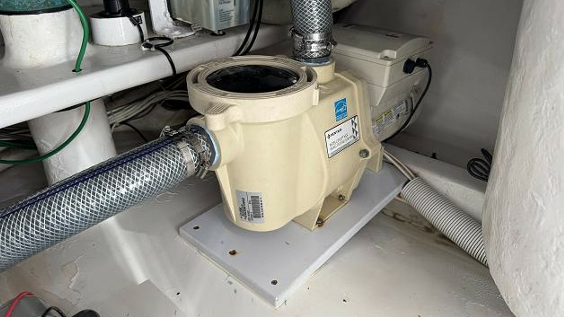 2007 74 Viking 74 Enclosed Bridge Never Settle - Port Tuna Tube Pump