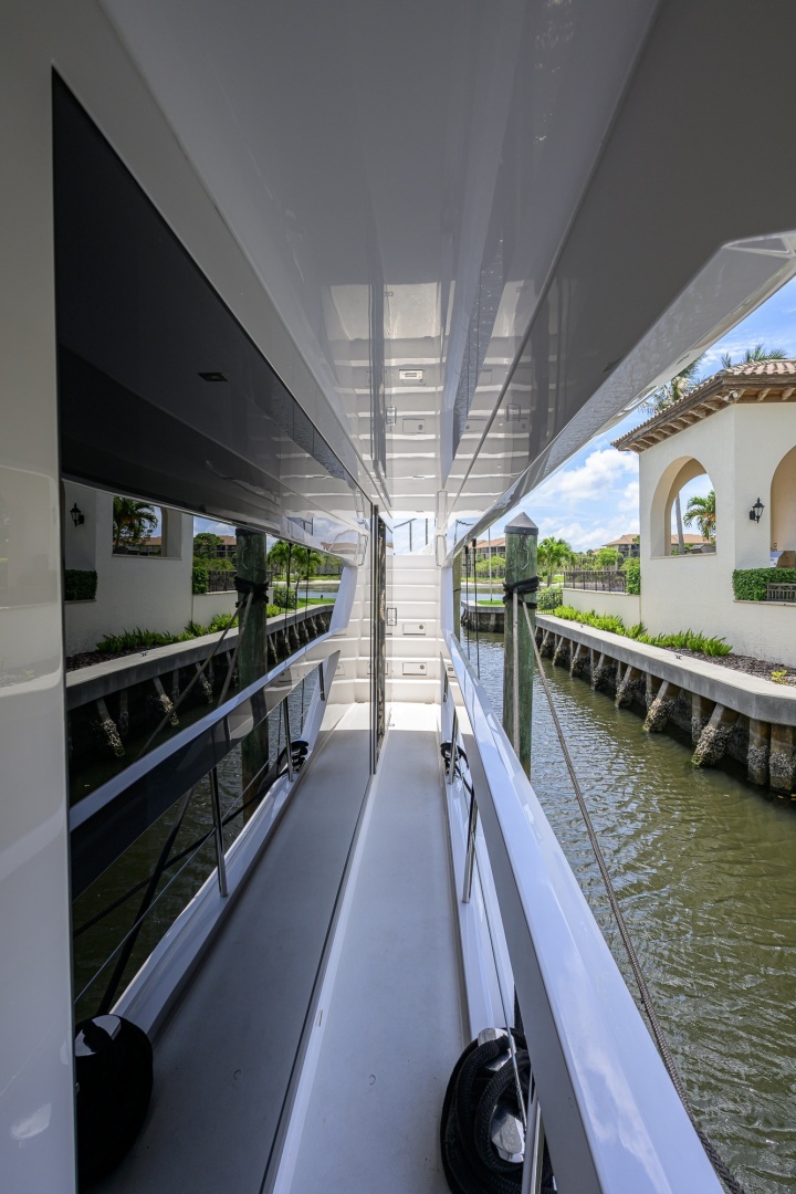 Midnight Moon 85ft Horizon Yacht For Sale