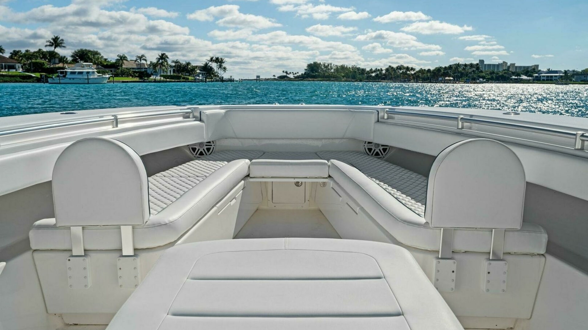 Spacious Bow Seating Area