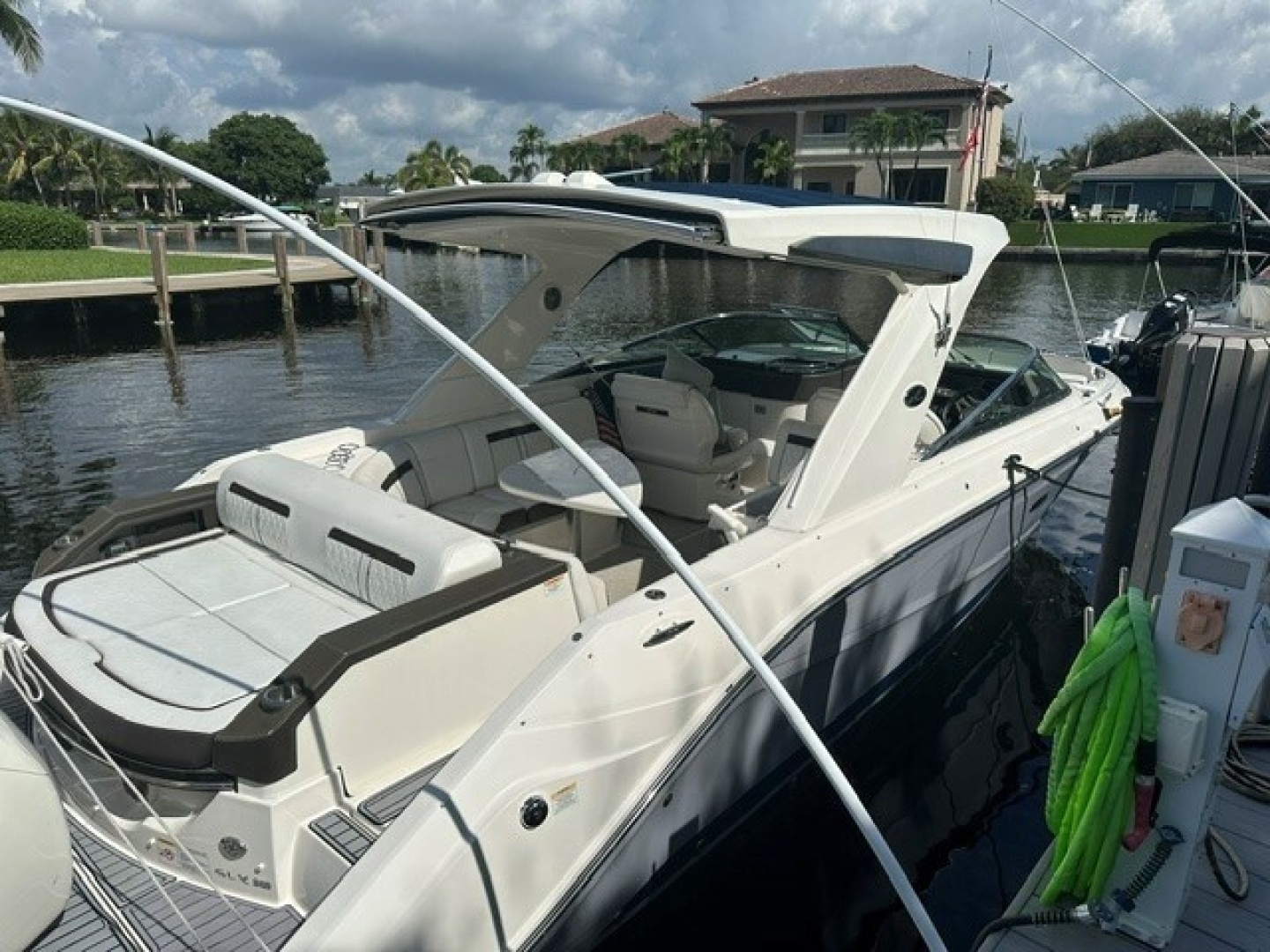 SALES THERAPY 31ft Sea Ray Yacht For Sale