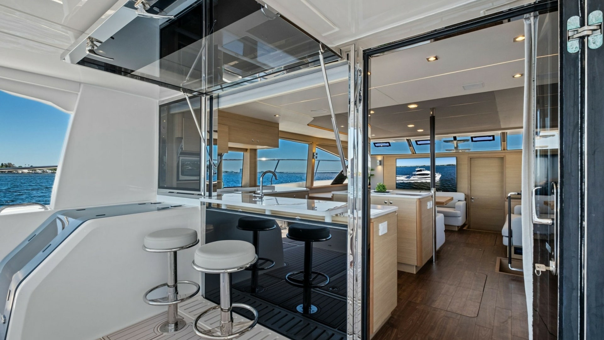 Aquila 54 Yacht — Remarkable I - Photo 12