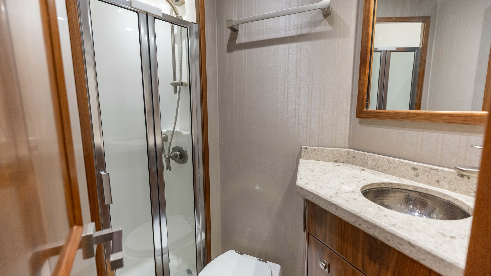 Elegant En-Suite Bathroom
