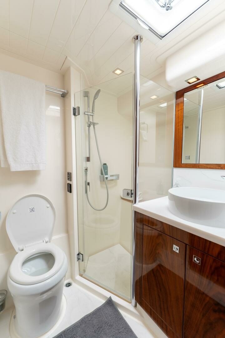 VENTURES64 48ft Riviera Yacht For Sale