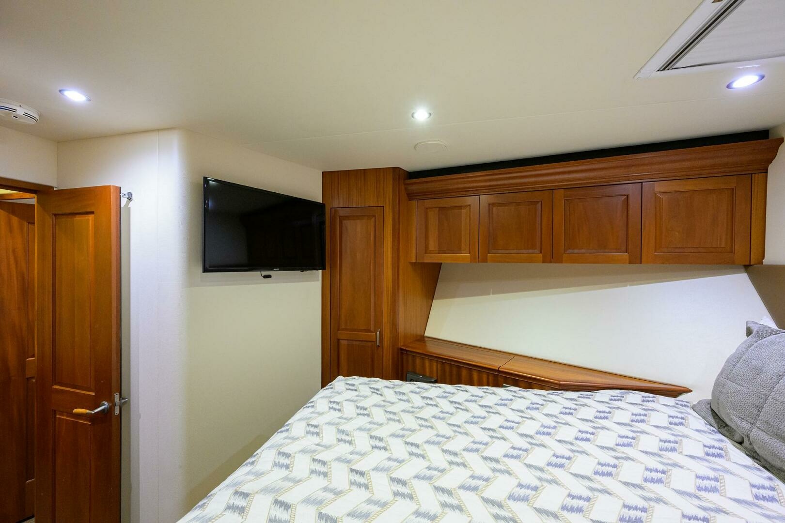 Reelin N Dealin 63ft Hatteras Yacht For Sale
