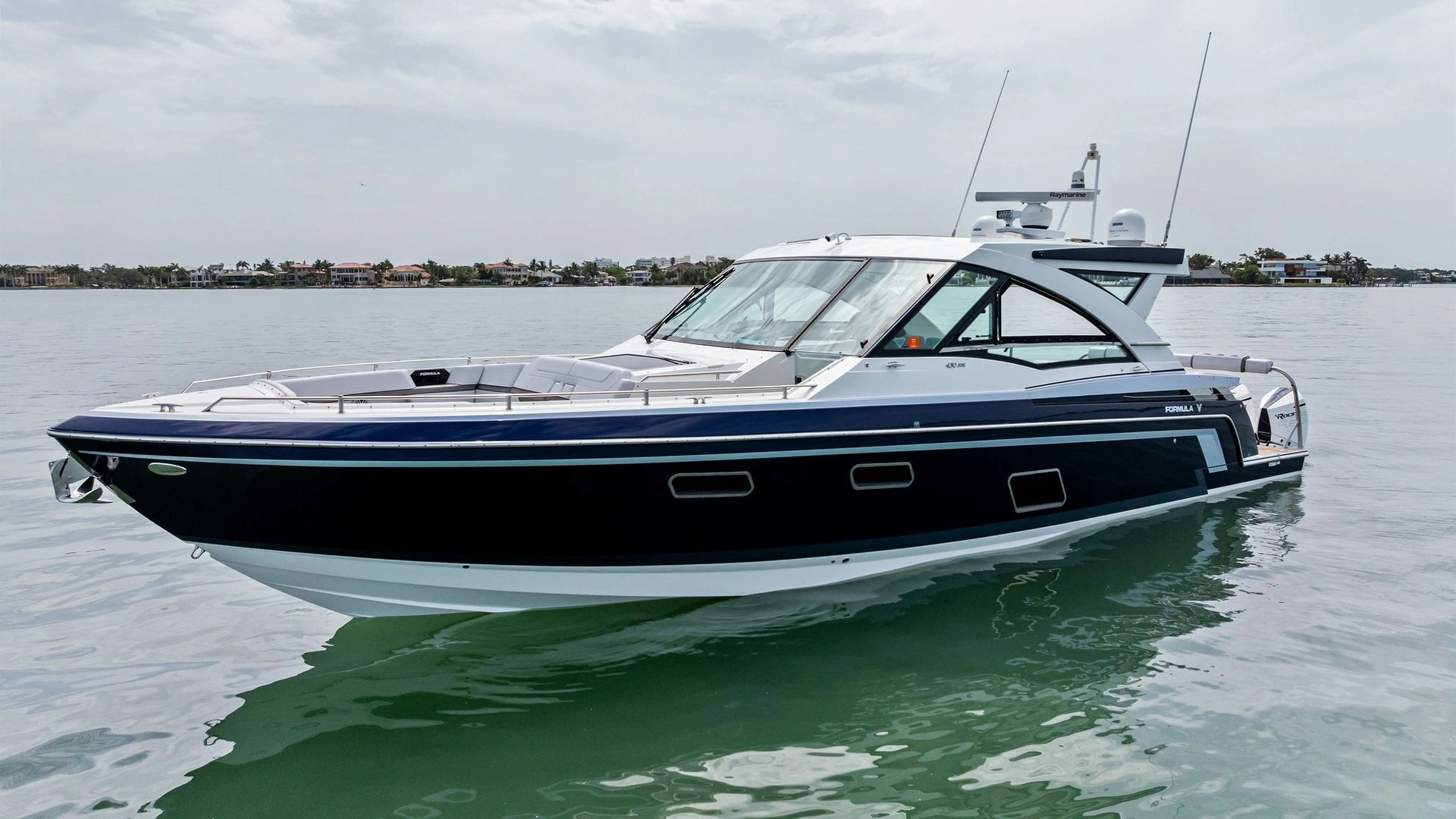 Formula 430 Super Sport Crossover Yacht For Sale