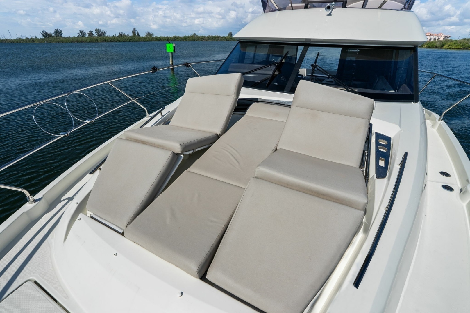 2020 Prestige 460 Flybridge GALATI YACHT SALES TRADE Sun Deck