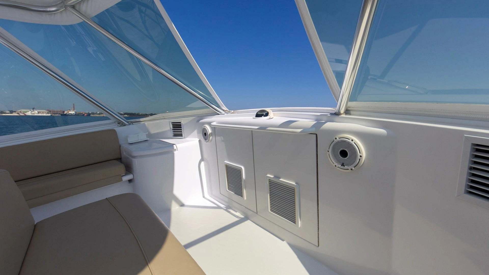 Hatteras 54 Convertible Yacht For Sale