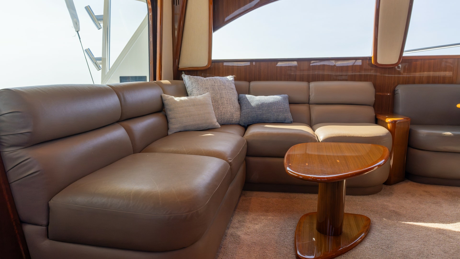 2009 Viking 50 Convertible "Jammin" - Salon
