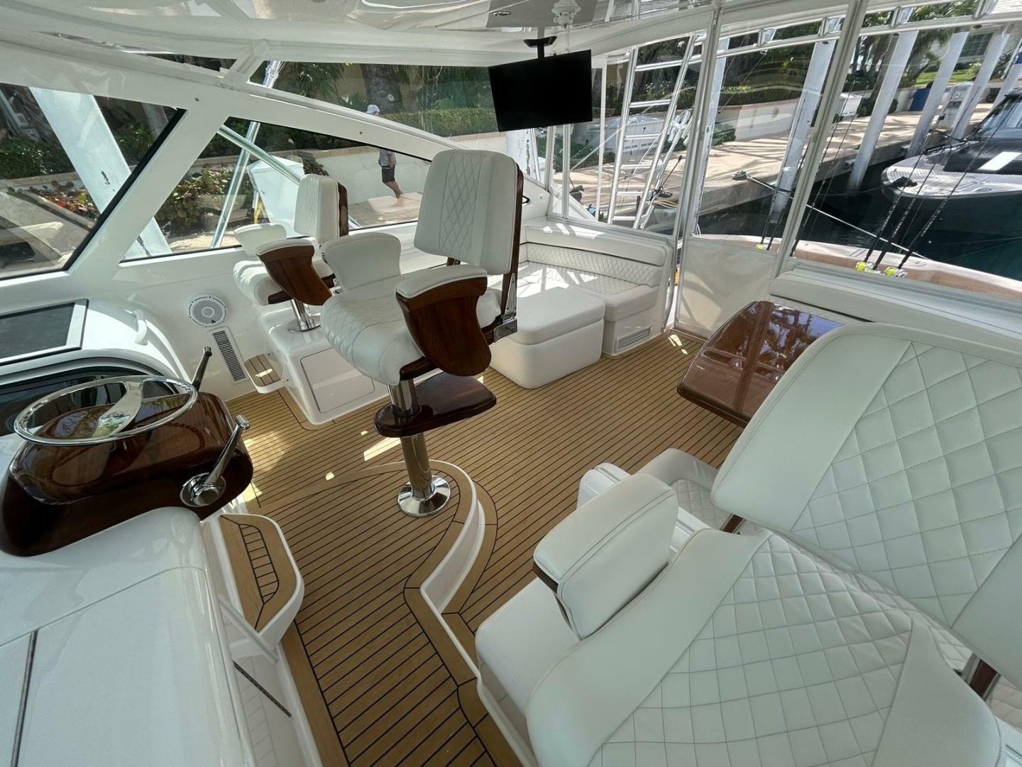2023 Viking 54 Open — photograph 4