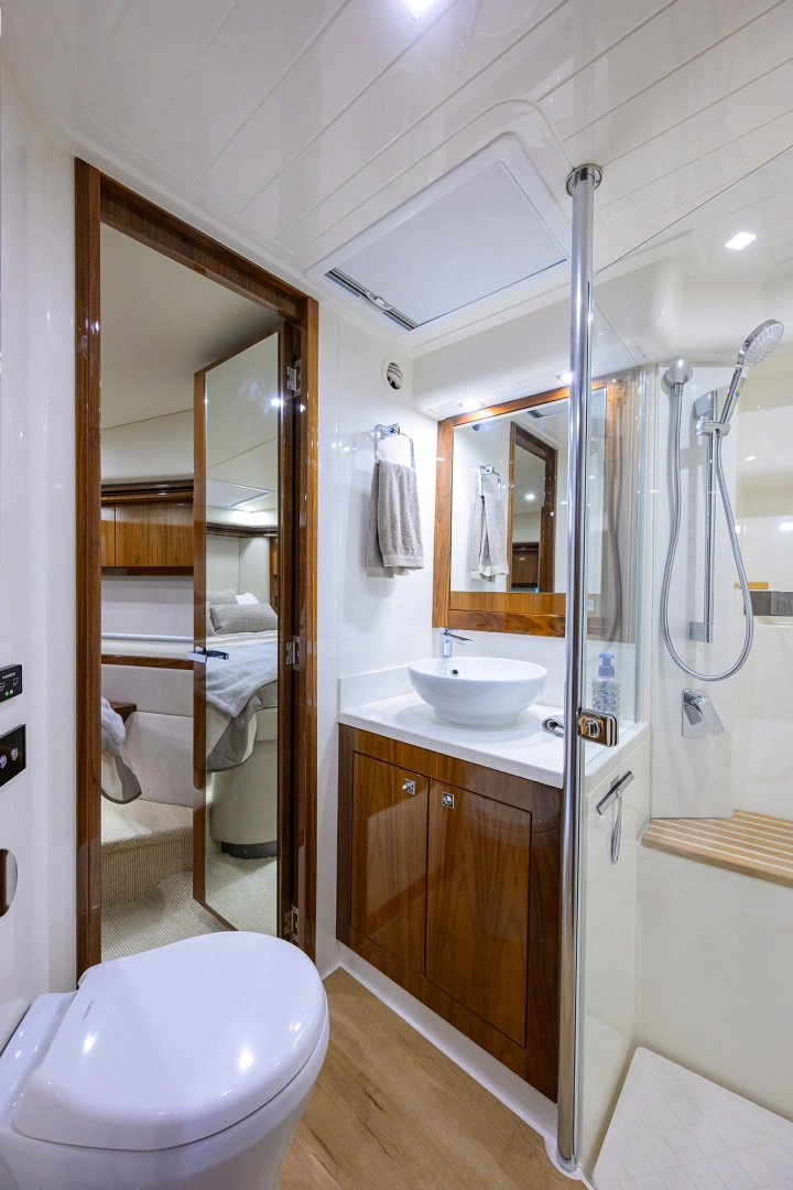 Riviera 5400 Sport Yacht Yacht For Sale