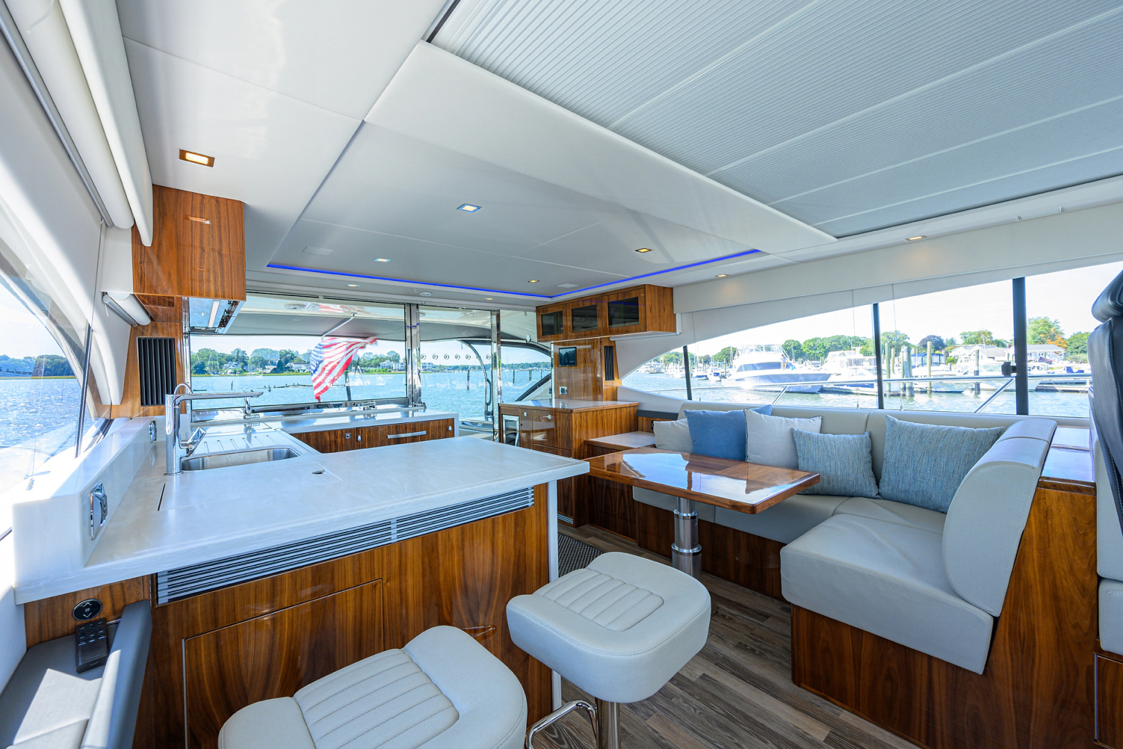 2023 Riviera 5400 Sport Yacht