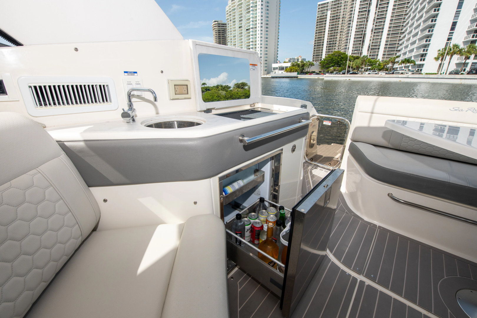 32ft Sea Ray Yacht For Sale