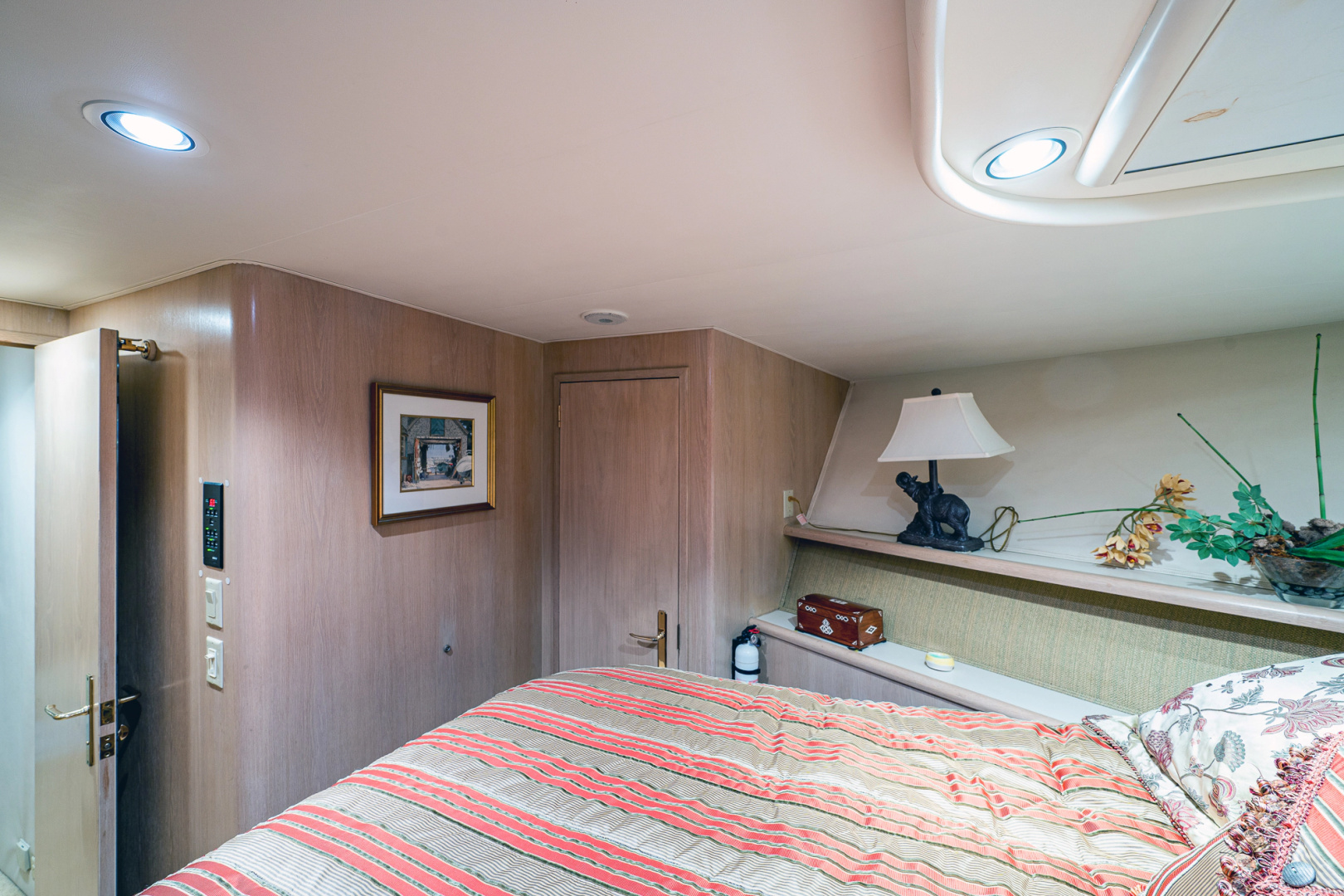 ENCHANTRESS 65ft Hatteras Yacht For Sale