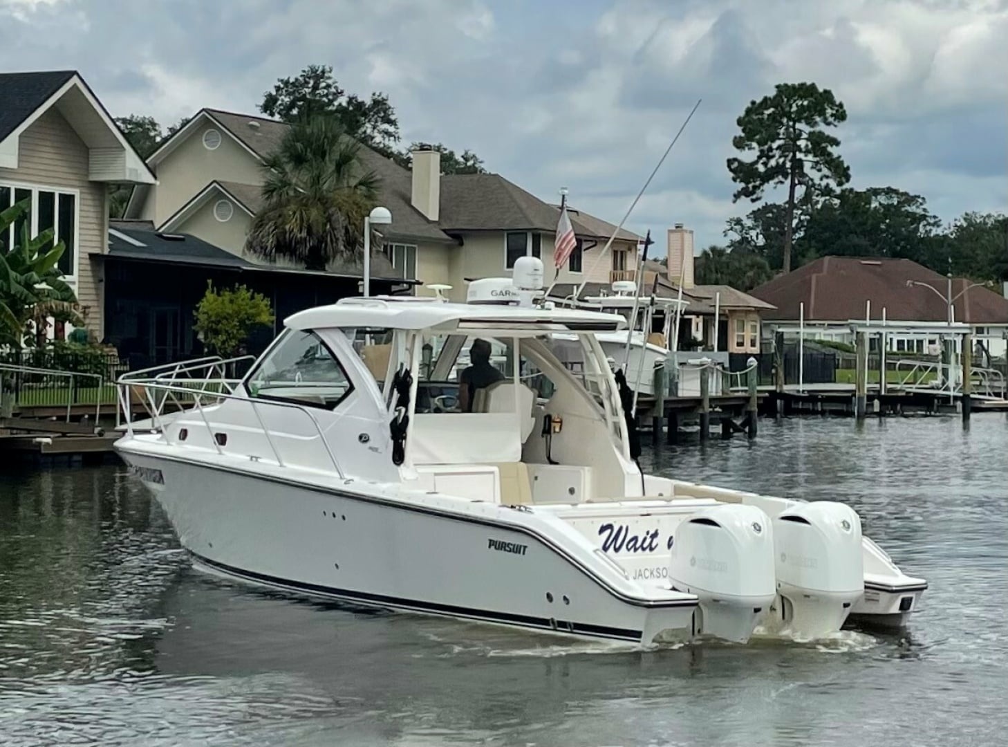 Pursuit 325 OS - Wait N' Line
