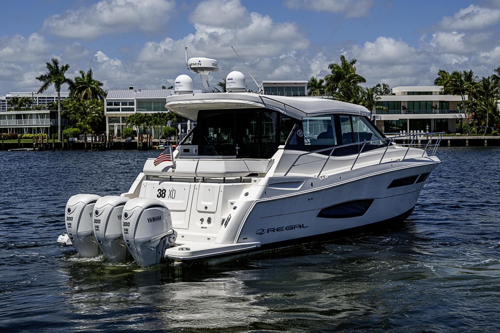 2025 Regal 38 XO — photograph 2