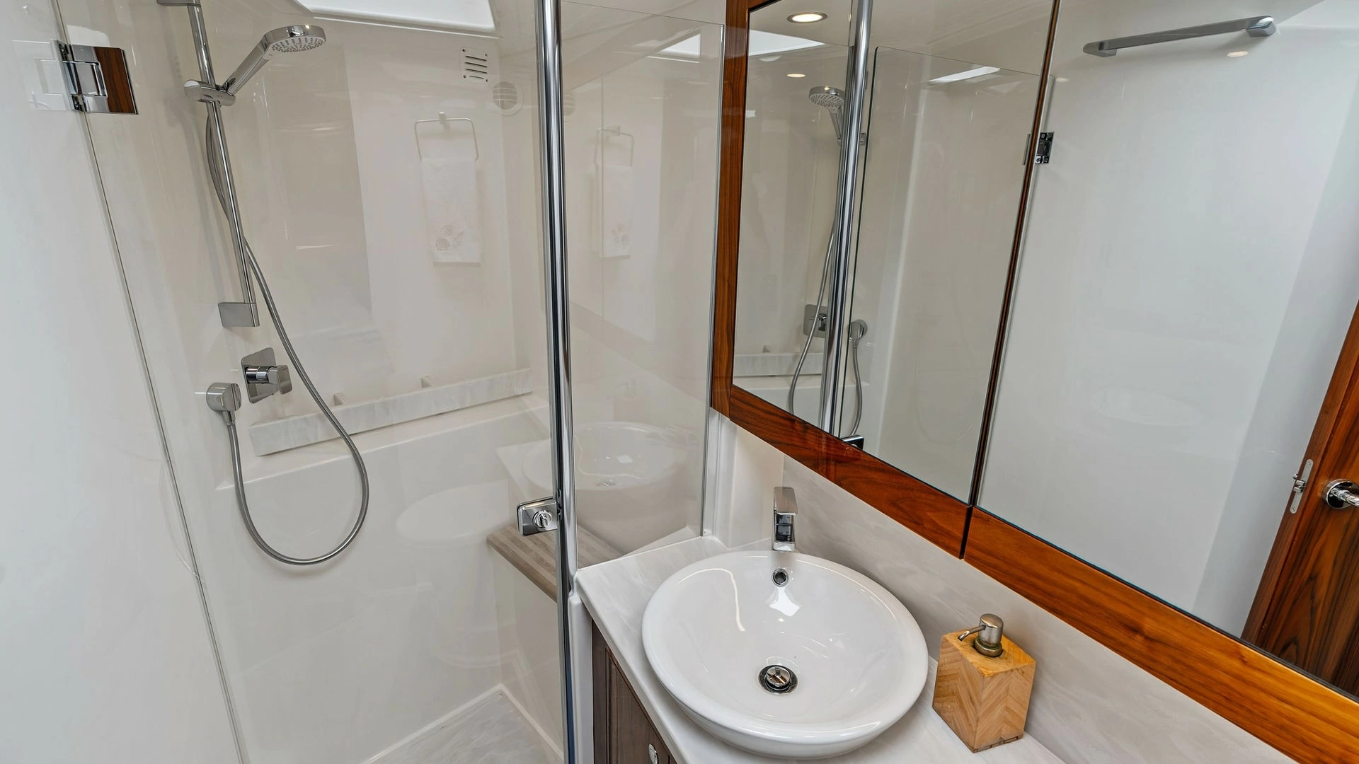 Riviera 57 Enclosed Bridge Yacht For Sale