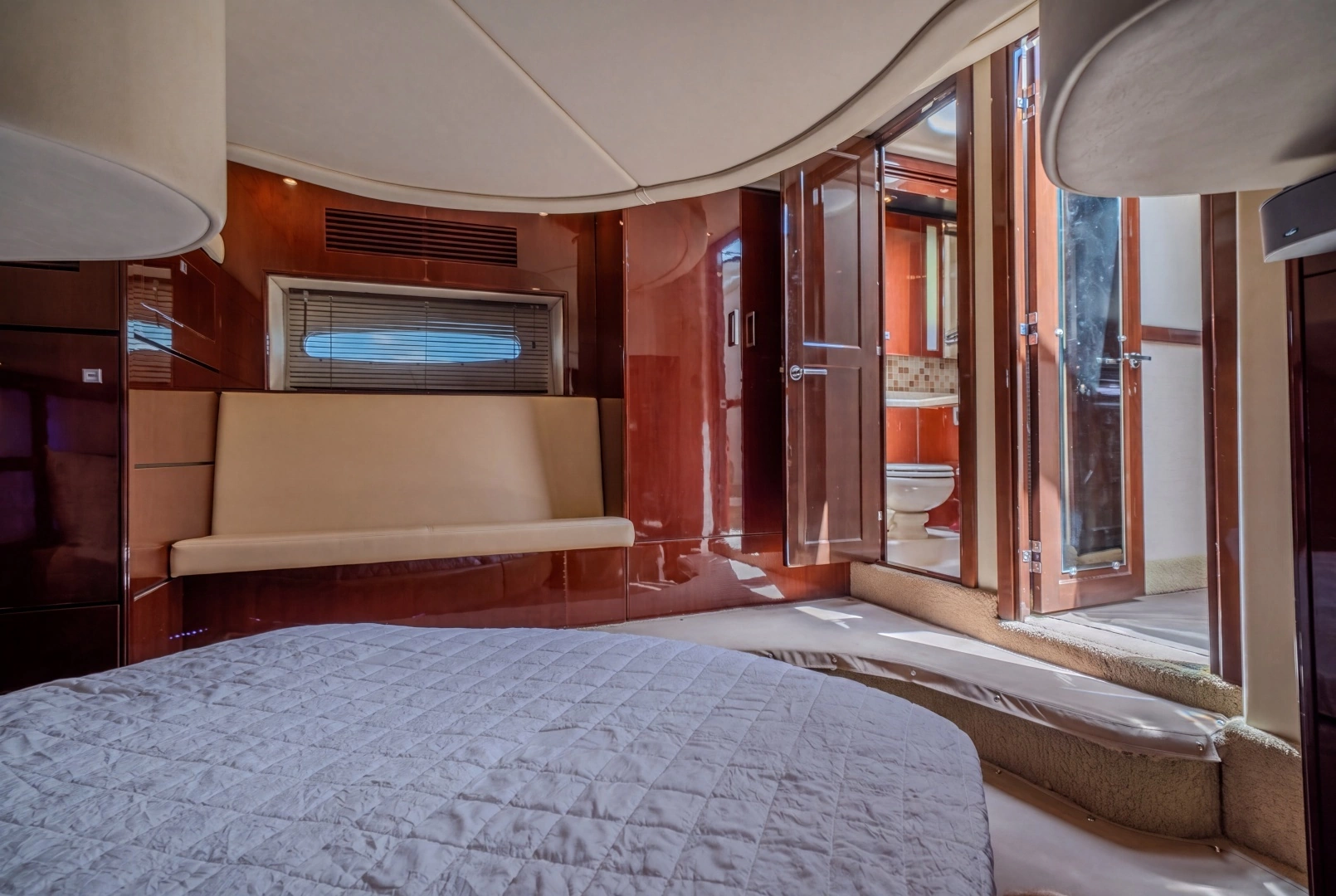 Sea Ray 470 Sedan Bridge Yacht For Sale