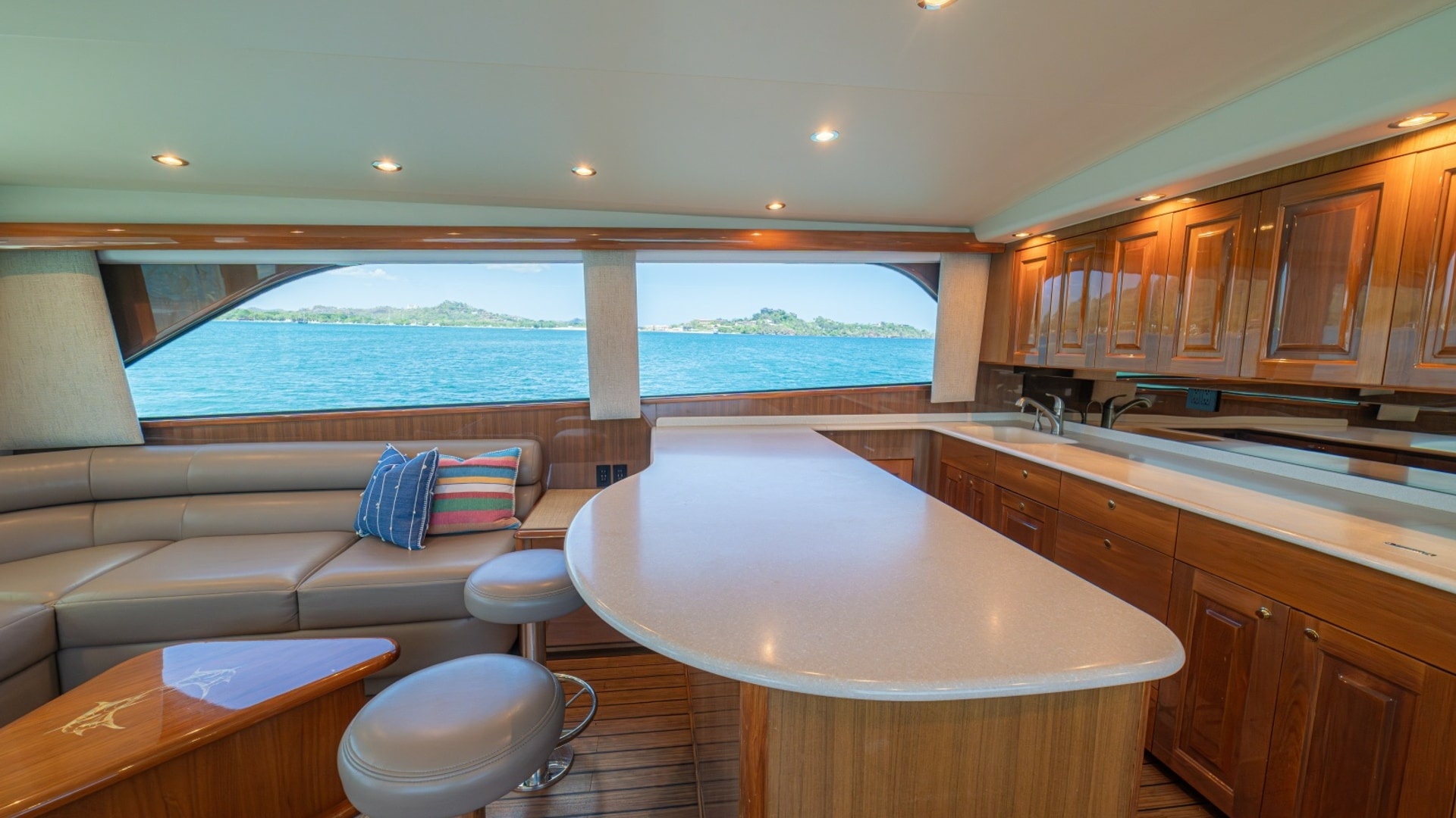 Viking 61 Convertible — Honey Girl - Photo 8