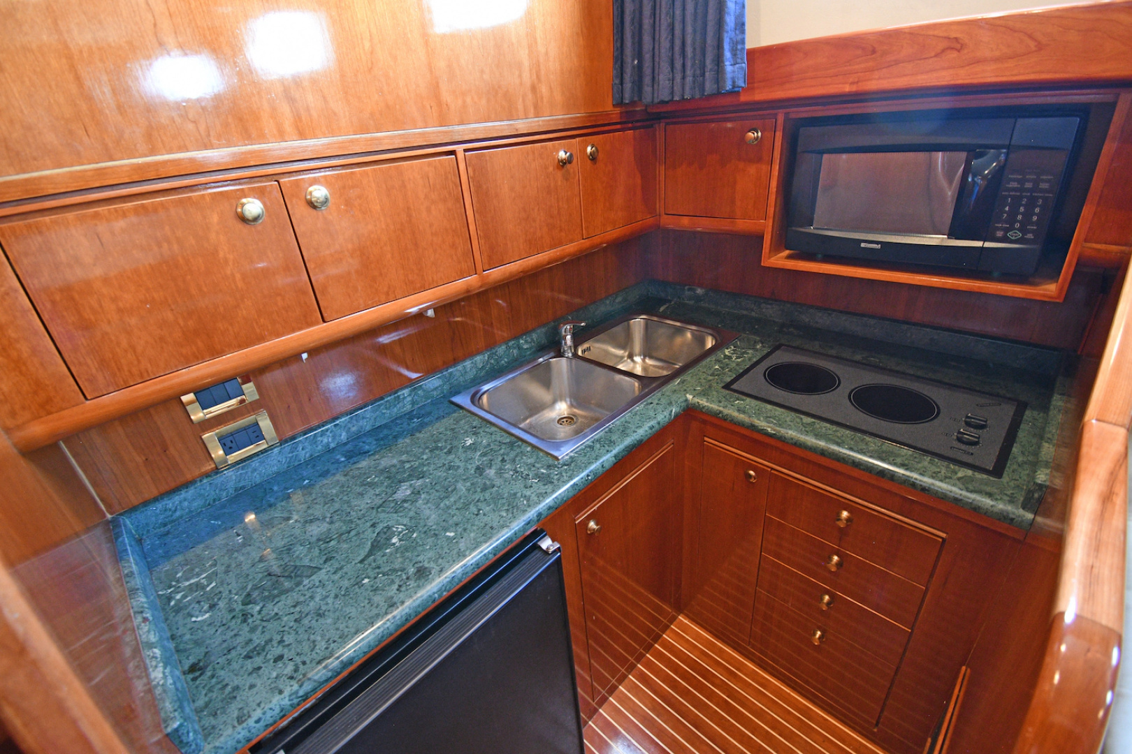 Bella Vita 40ft Apreamare Yacht For Sale