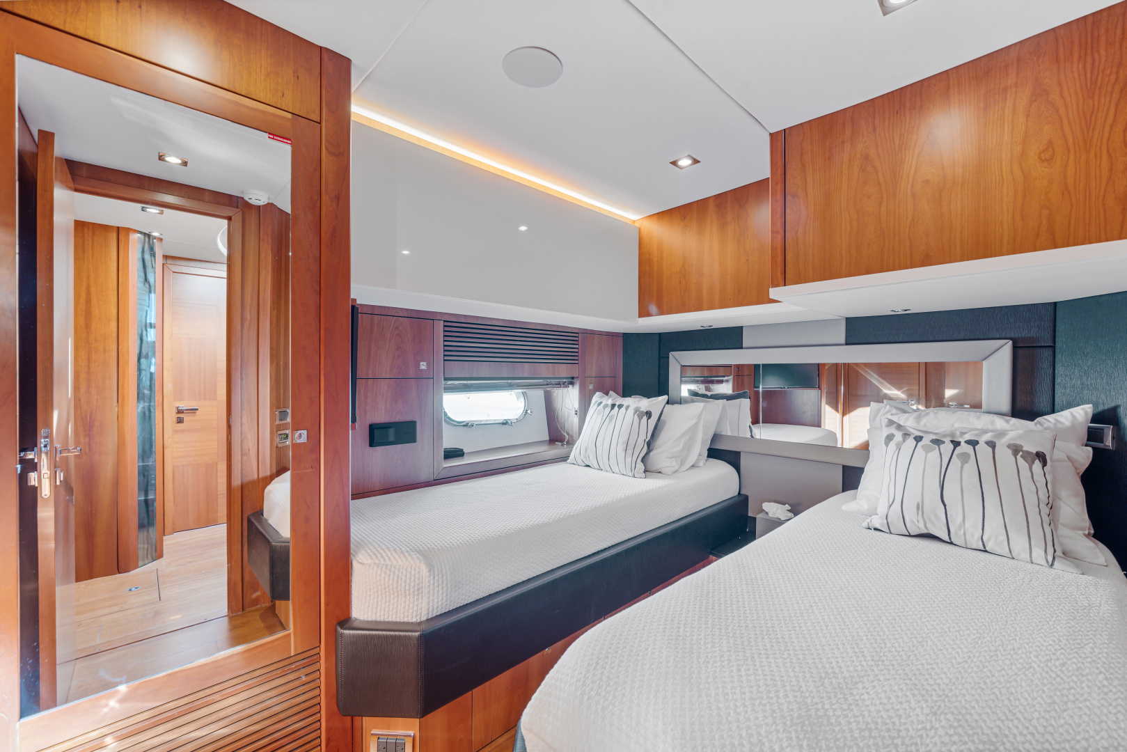 2010 Sunseeker Predator 84
