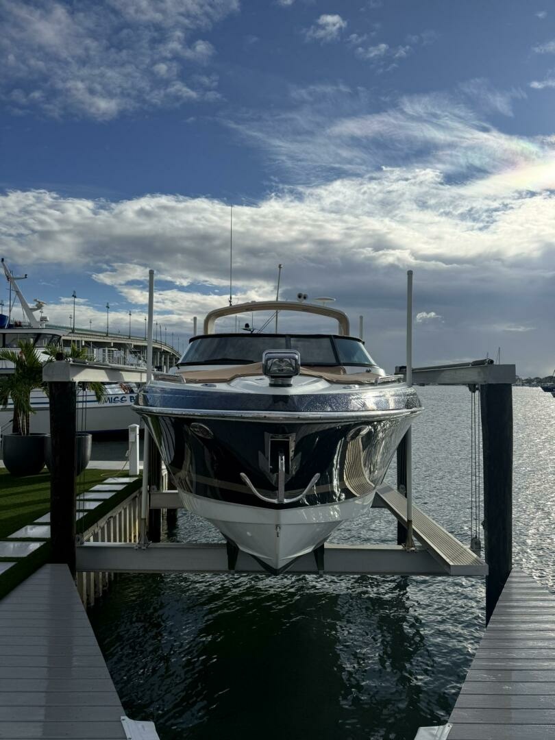 2016 Formula 330 Crossover Bowrider — photograph 2