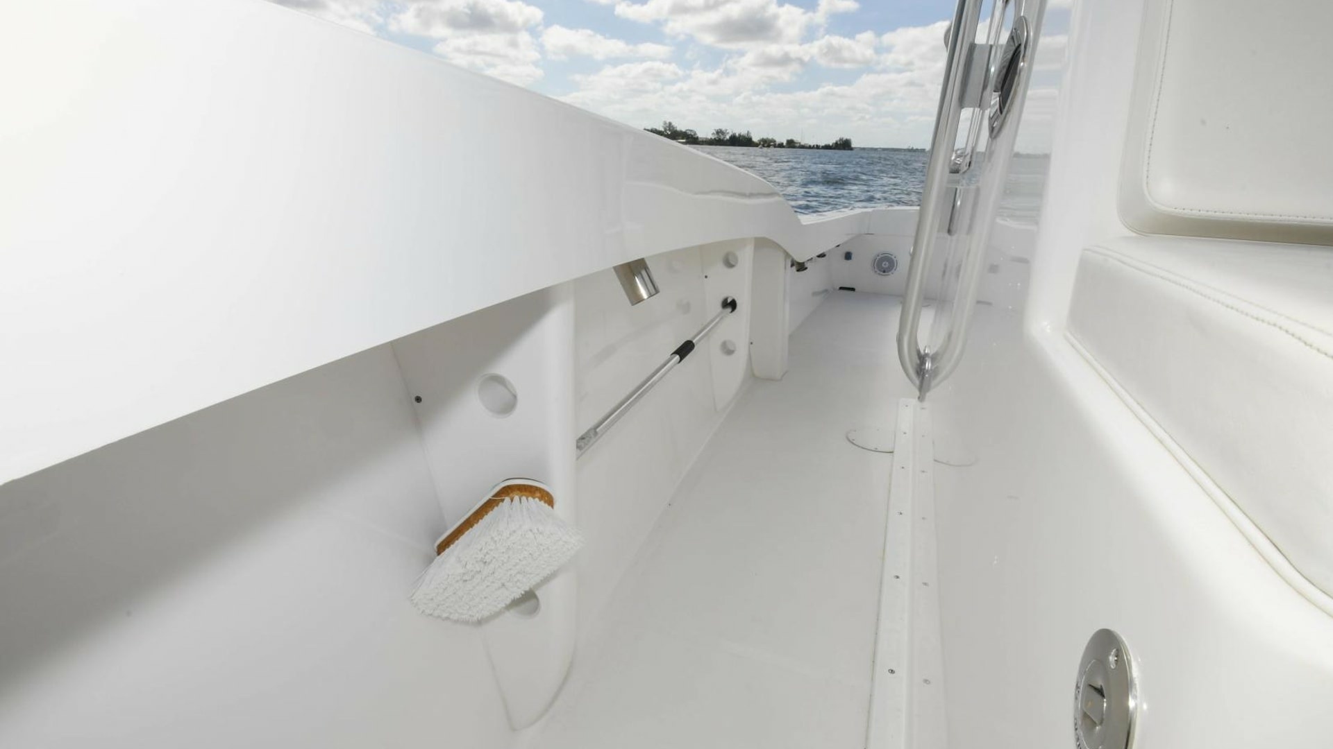 33ft Ocean Master Yacht For Sale