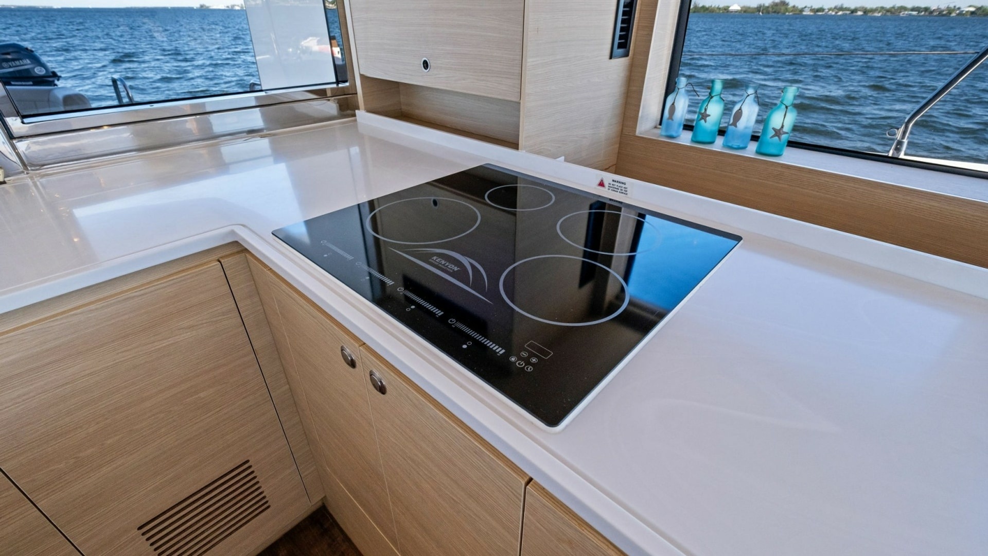 Aquila 54 Yacht — Remarkable I - Photo 16
