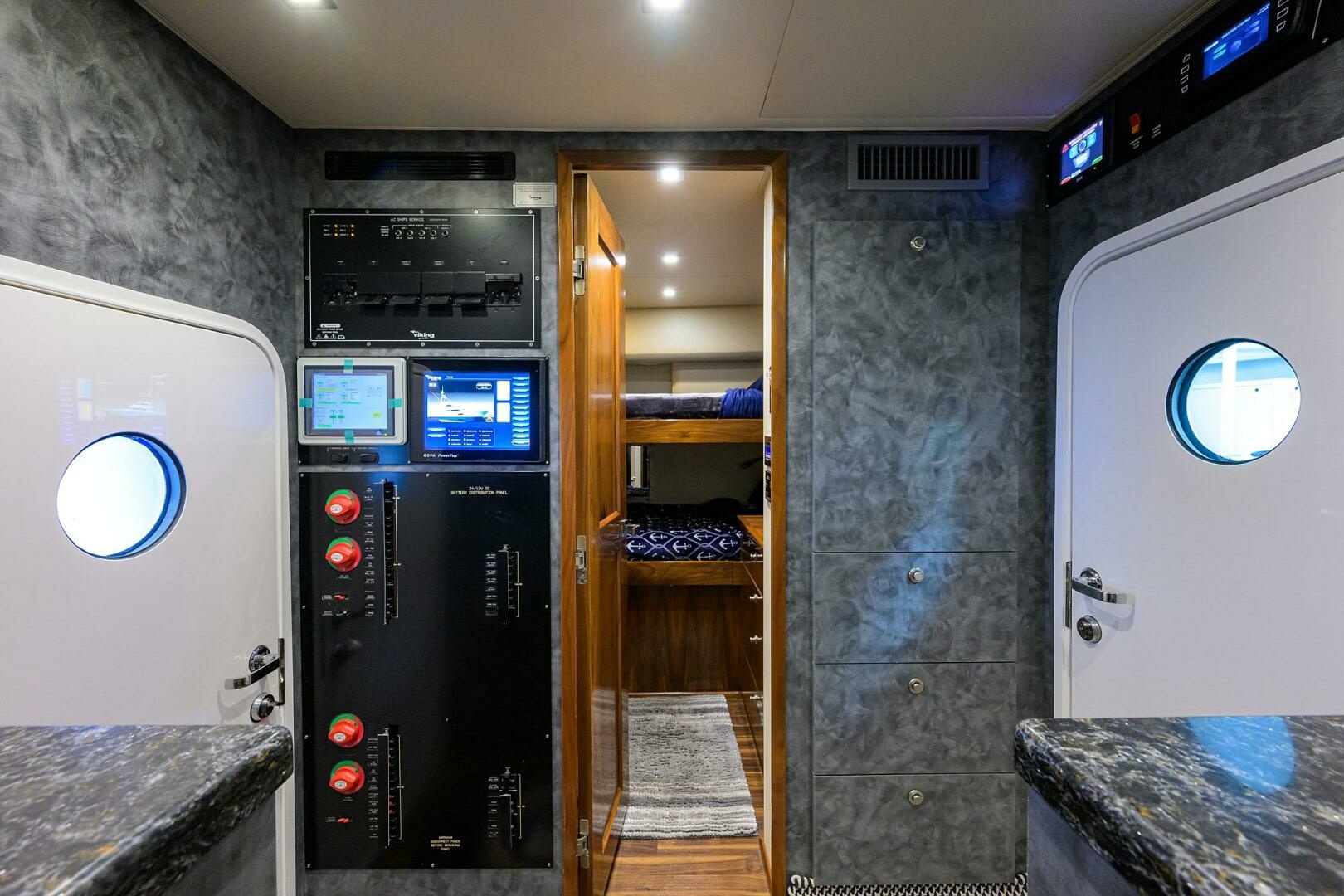 Viking 92 CHINA TIME - Crew Quartres