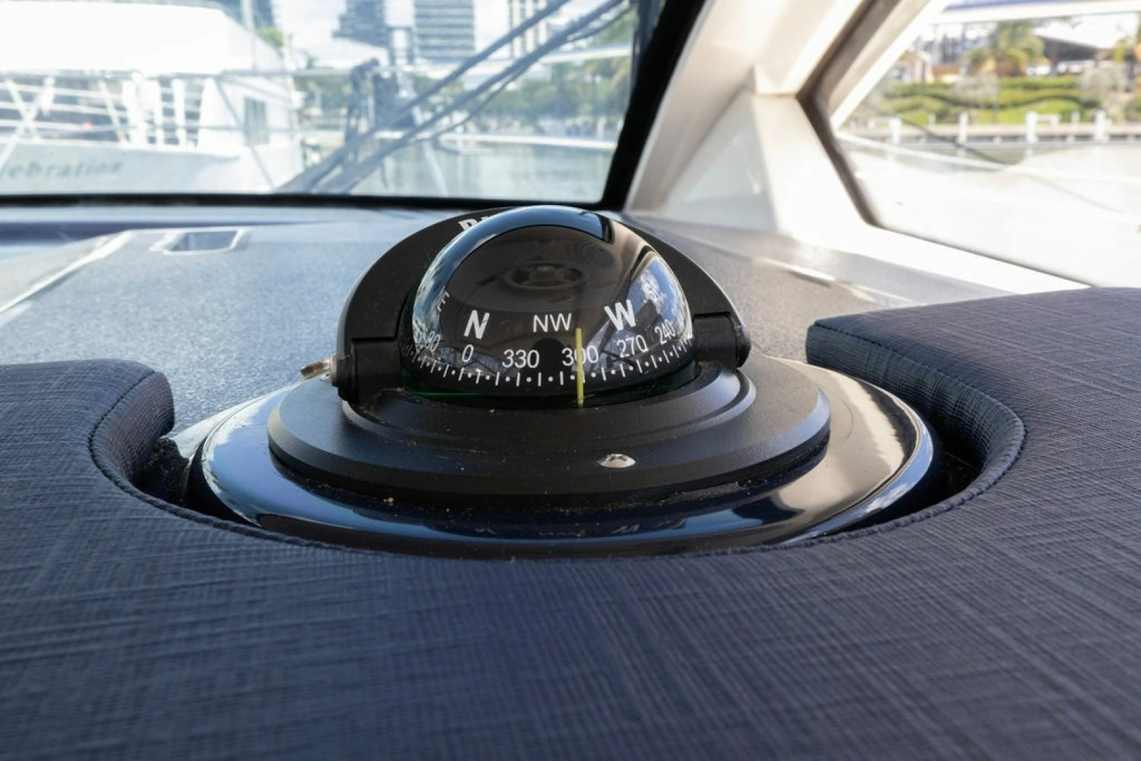 Pursuit 365i Sport Coupe Yacht For Sale