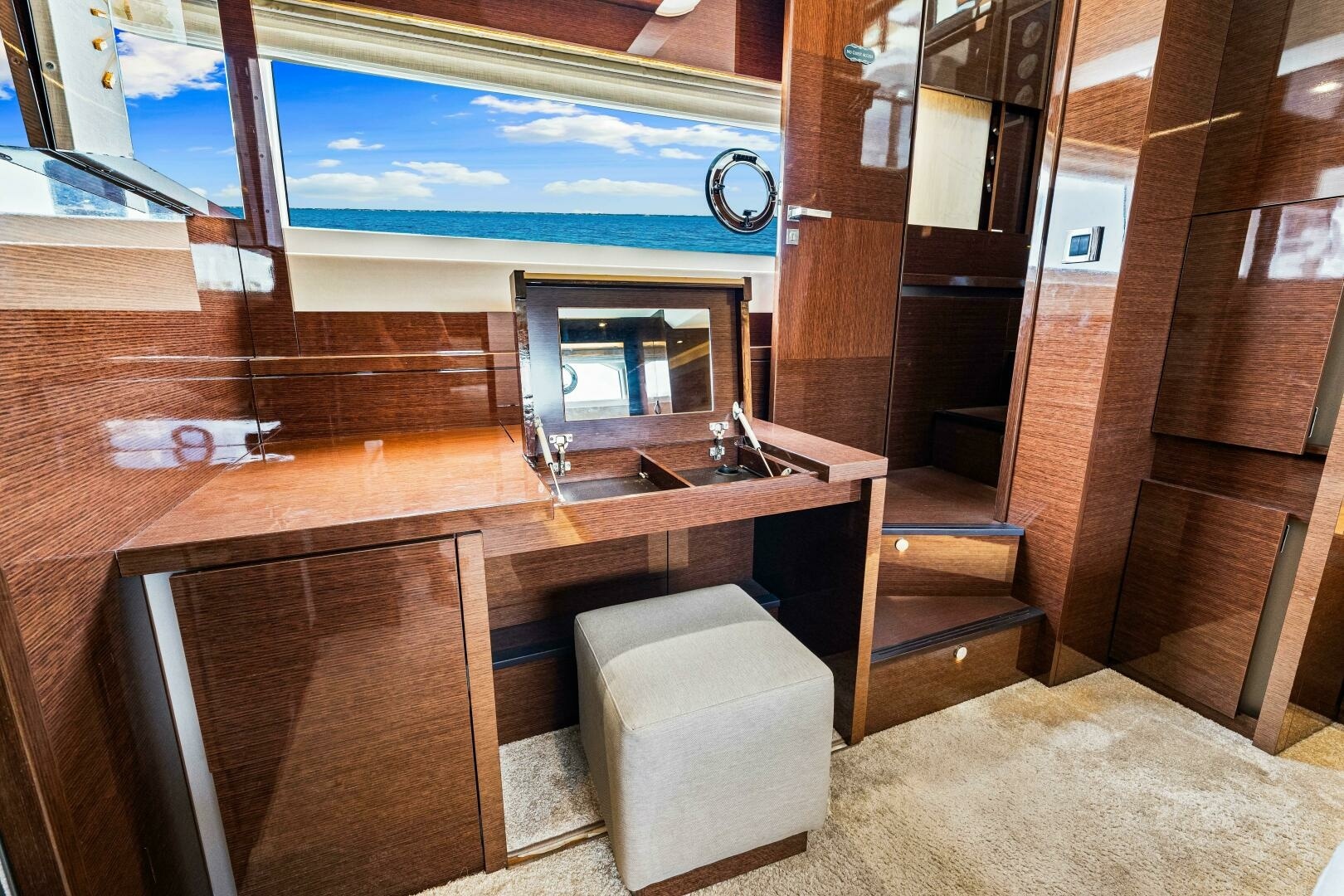 Prestige 630 Flybridge — Peace - Photo 46