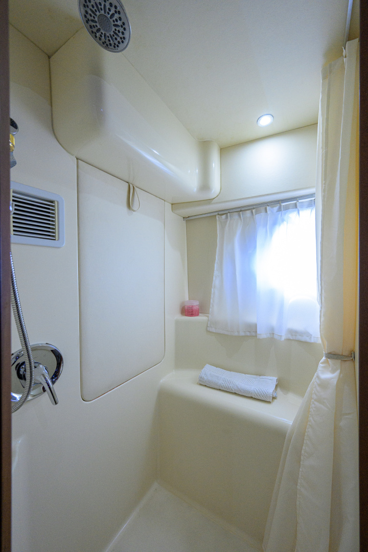 2005 Silverton 39 Motor Yacht