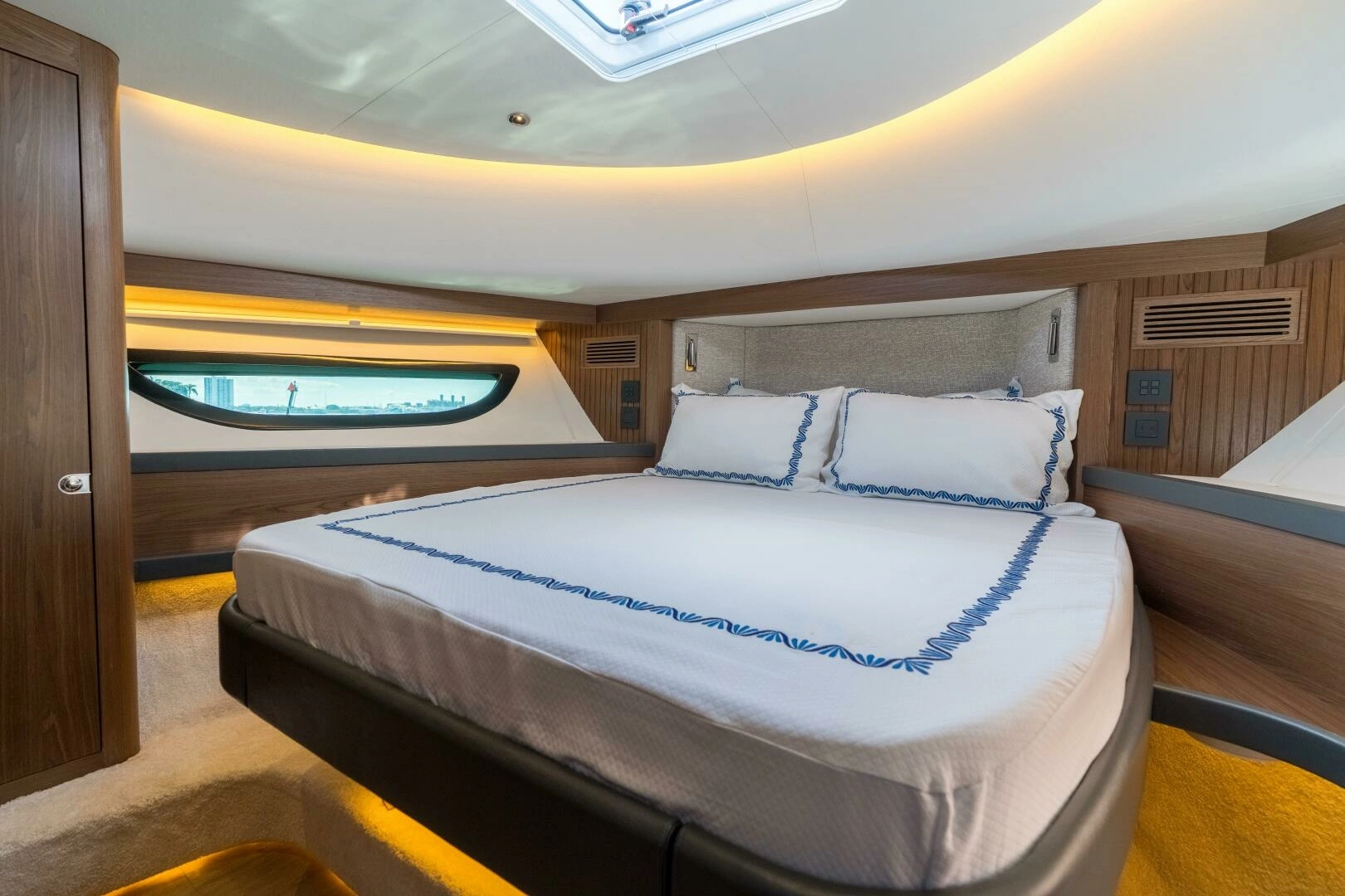 ECLIPSE 505 Shadow Yacht For Sale