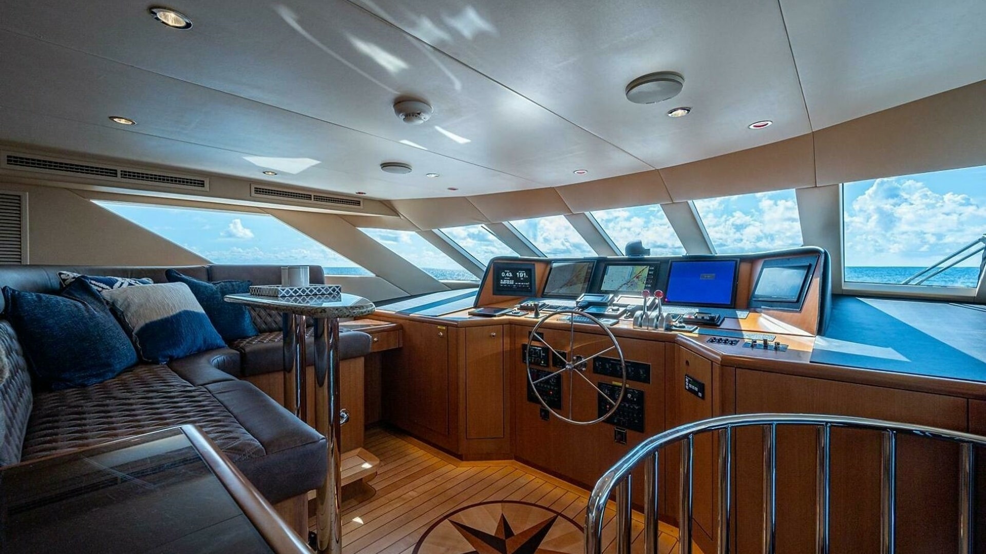Magnum Ride 100ft Hatteras Yacht For Sale