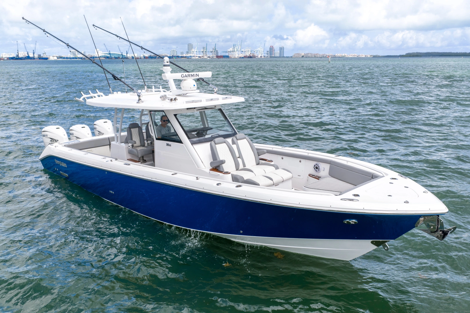 Everglades 395 CC Yacht For Sale