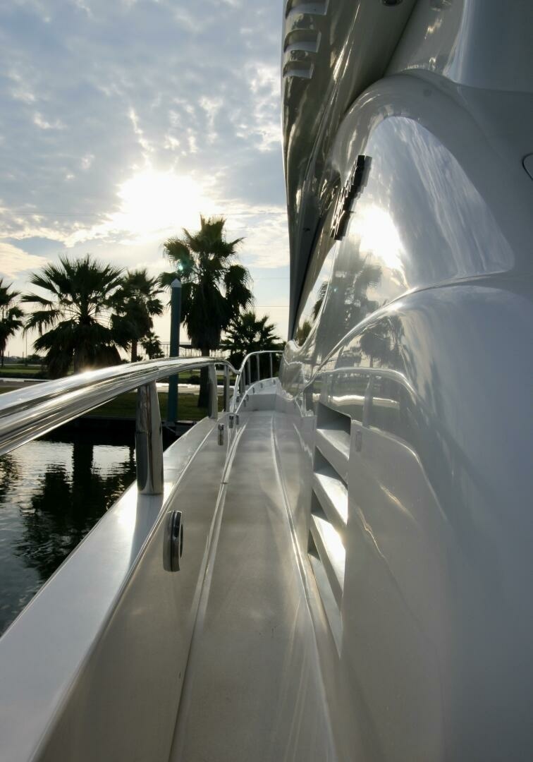 Kathleen 74ft Lazzara Yachts Yacht For Sale