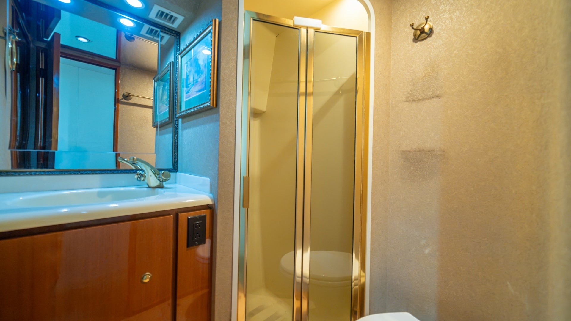 Viking 61 Convertible — Bolita Too - Photo 21