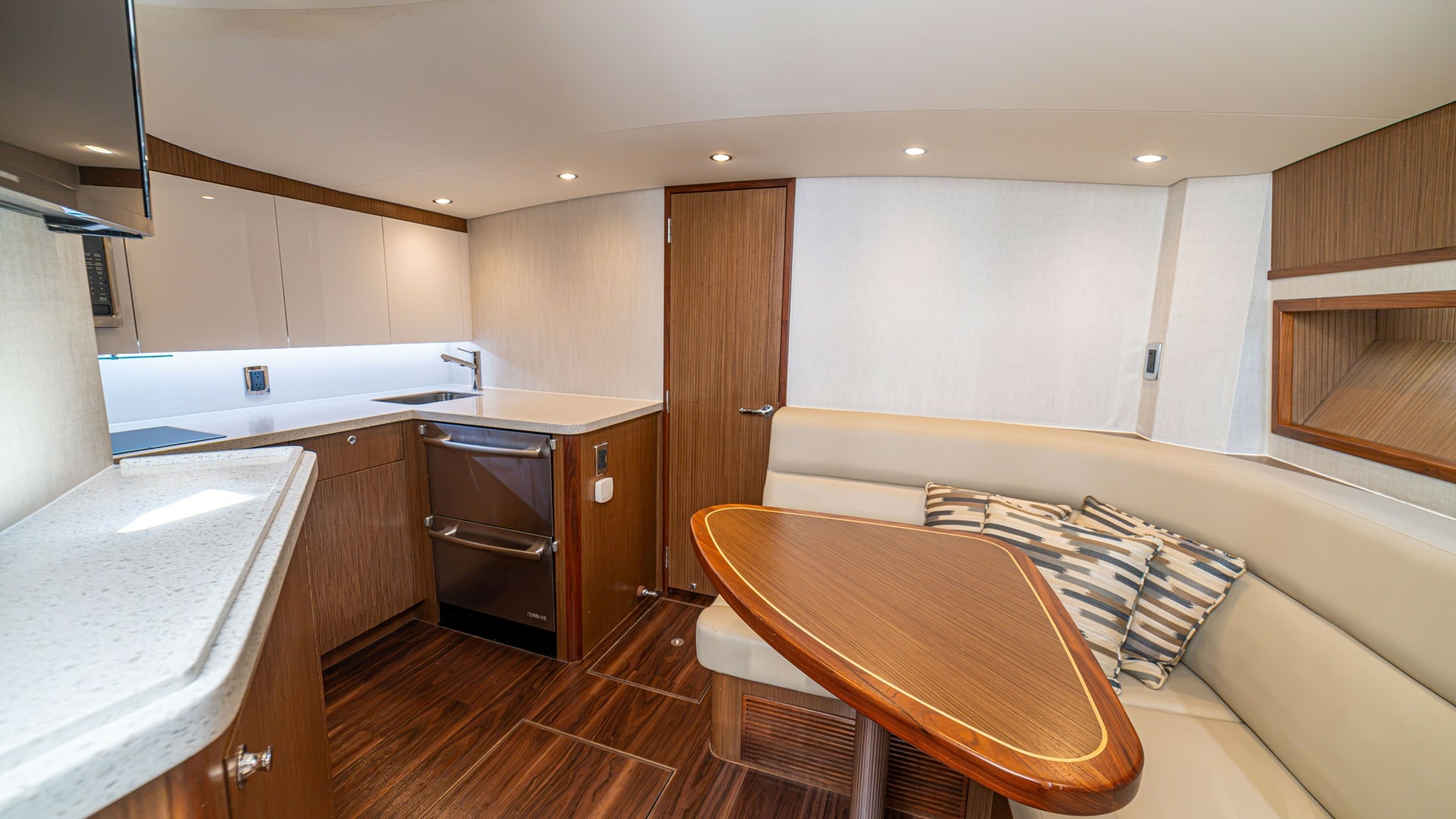 Salon with Galley and Dinette