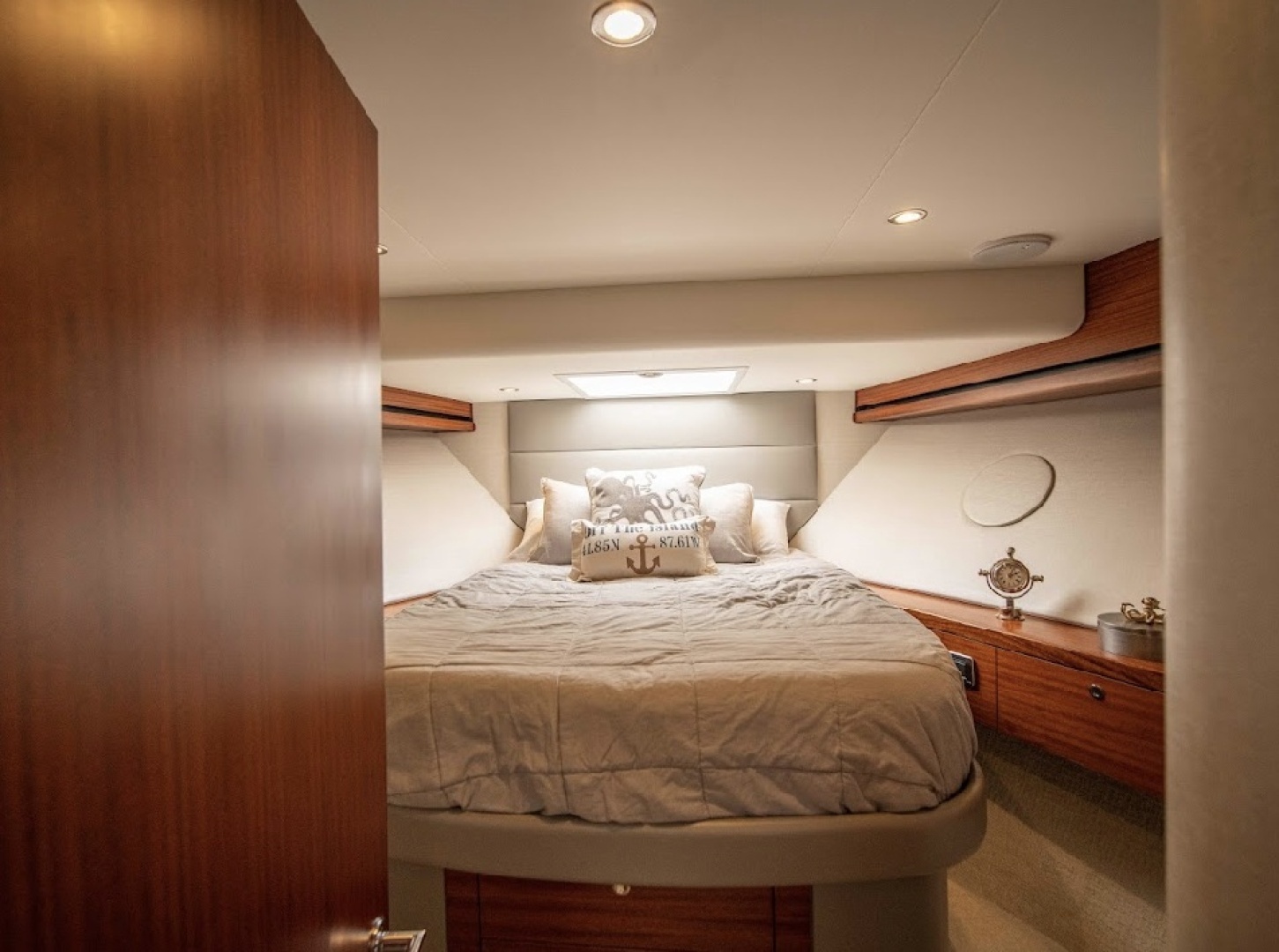 OVATION 60ft Hatteras Yacht For Sale