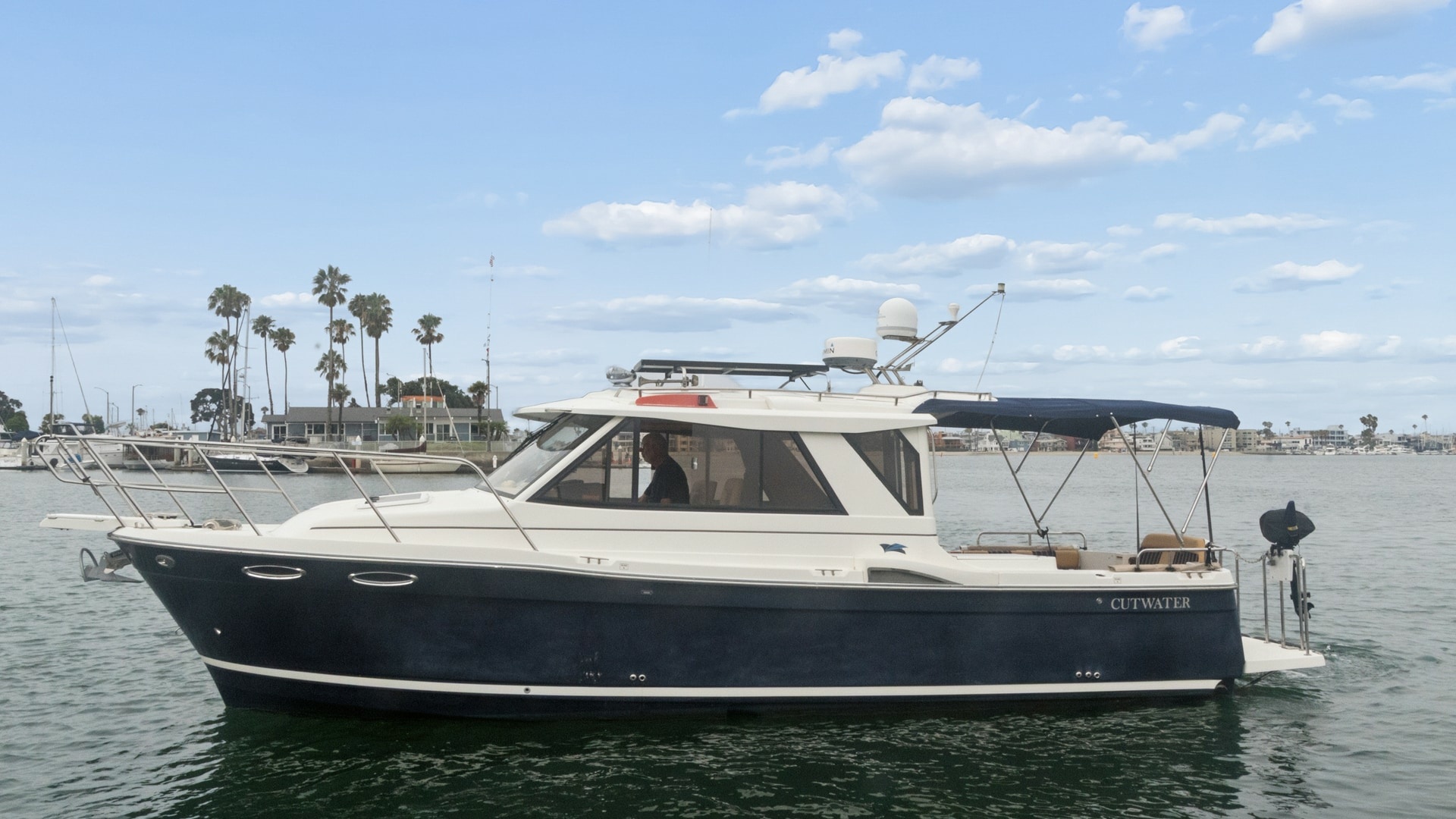 Starboard Side View of Cutwater 28