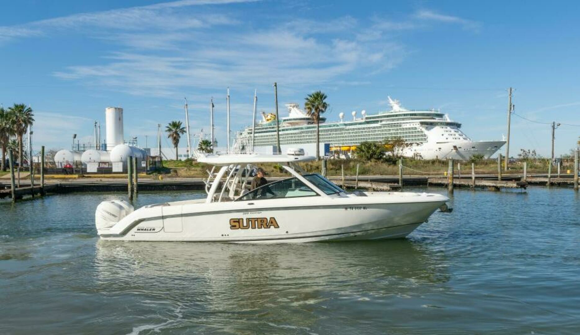 2017 Boston Whaler 320 Vantage Sutra
