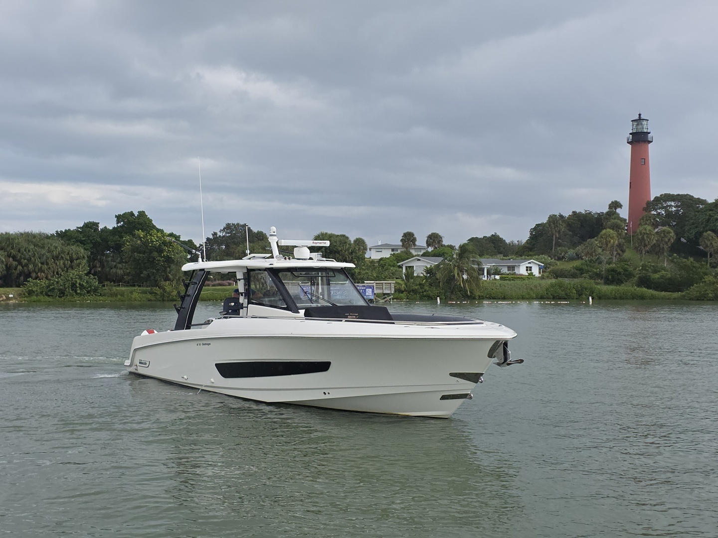 BFT 42ft Boston Whaler Yacht For Sale