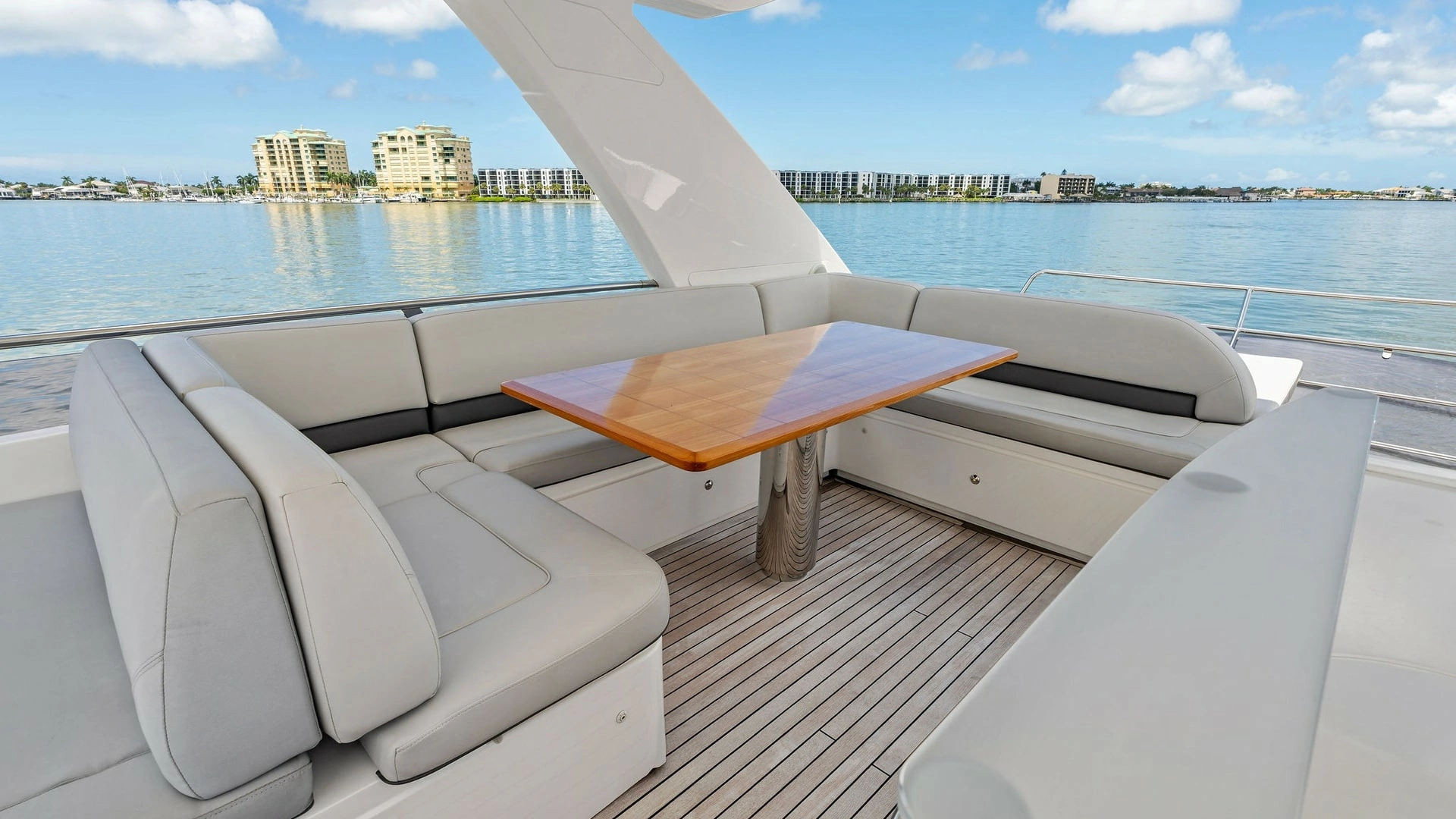 Princess 64 Flybridge Yacht For Sale