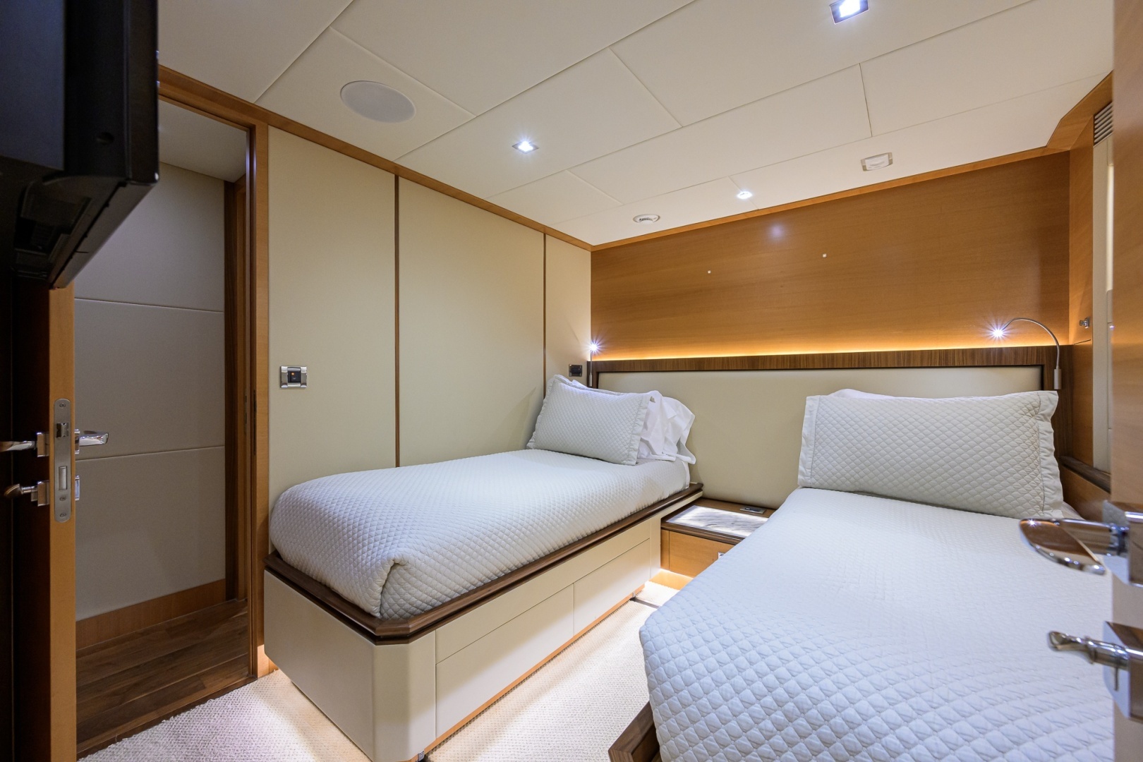 Midnight Moon 85ft Horizon Yacht For Sale